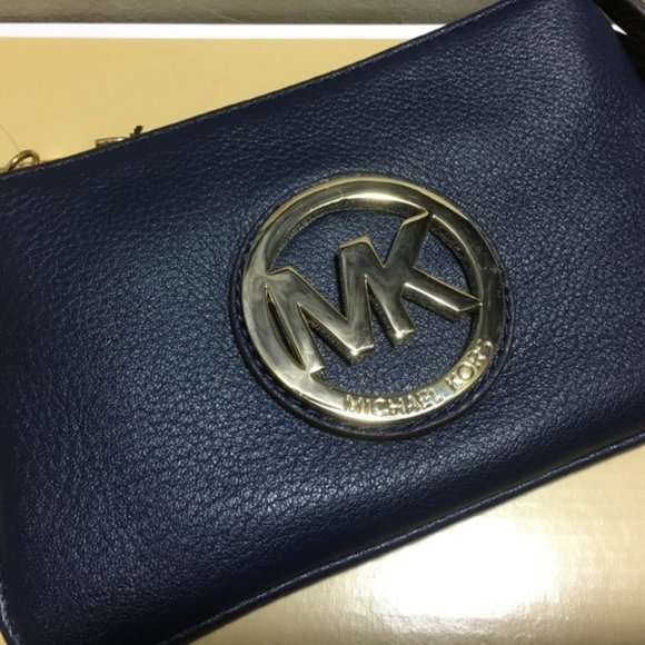 MICHAEL KORS LEATHER WRISTLET FULTON NWOT - Picture 2 of 5